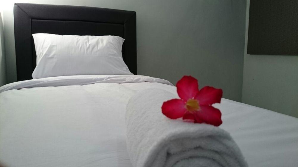 Reddoorz Plus @ Hotel Star 88 Tugu Exterior photo