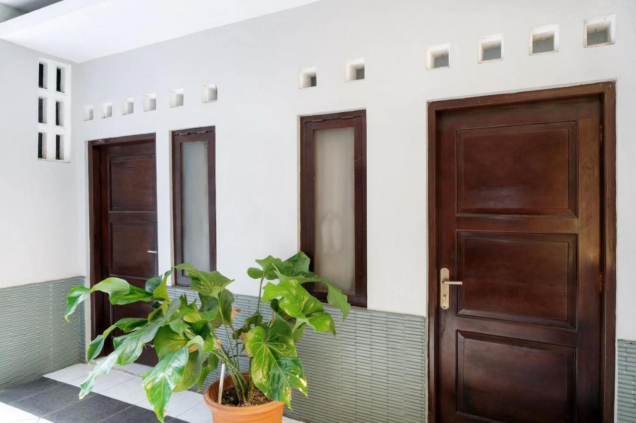 Reddoorz Plus @ Hotel Star 88 Tugu Exterior photo