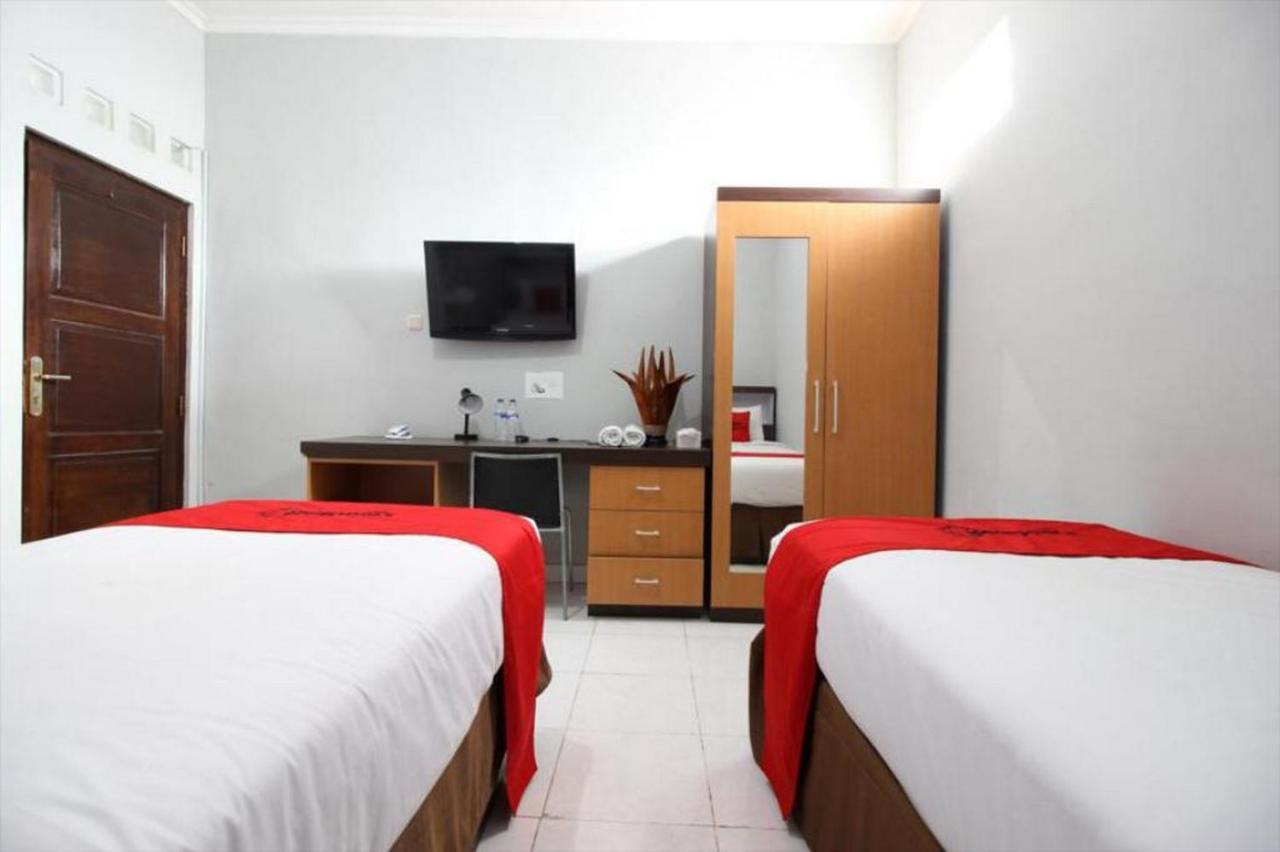 Reddoorz Plus @ Hotel Star 88 Tugu Exterior photo