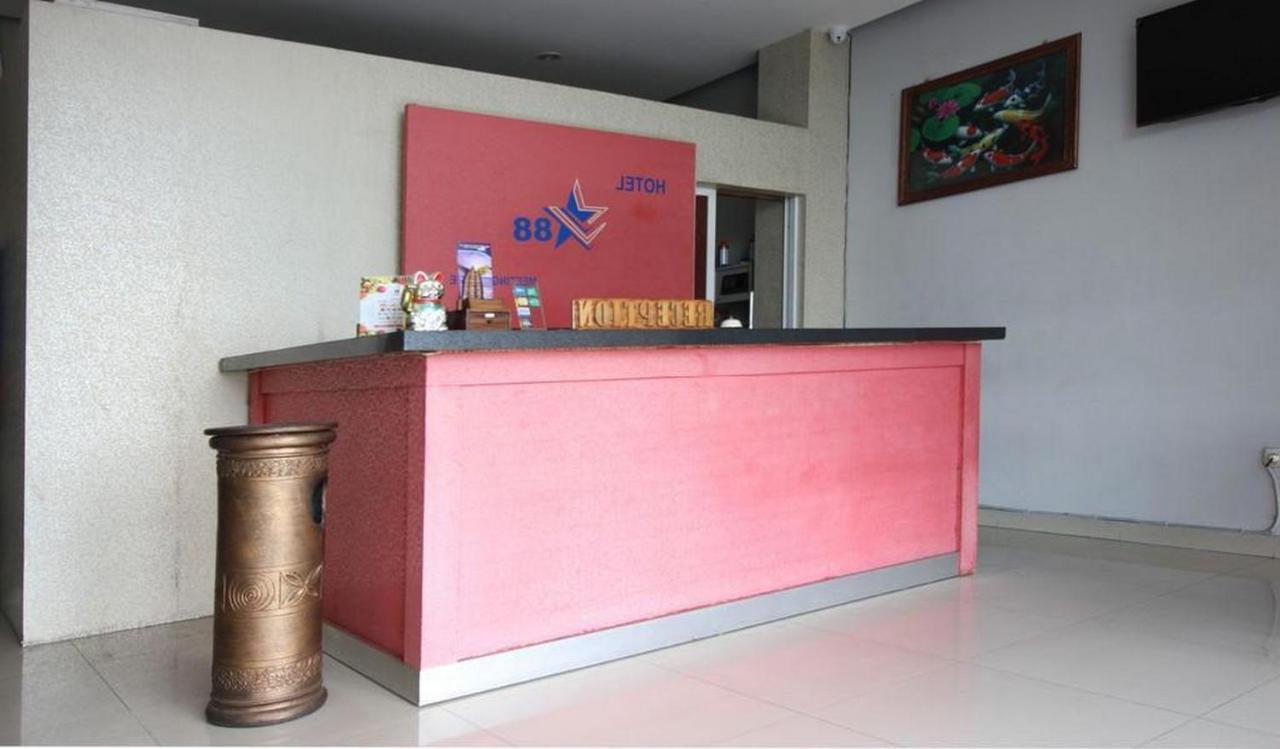 Reddoorz Plus @ Hotel Star 88 Tugu Exterior photo