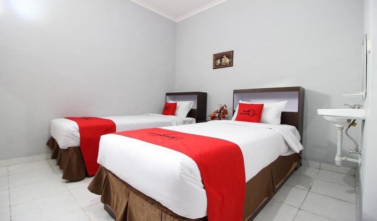 Reddoorz Plus @ Hotel Star 88 Tugu Exterior photo