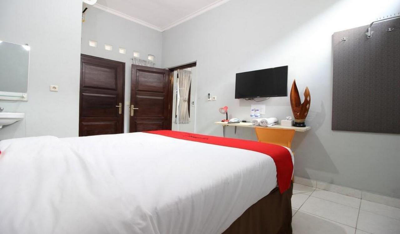 Reddoorz Plus @ Hotel Star 88 Tugu Exterior photo
